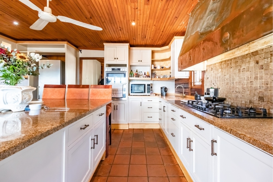 6 Bedroom Property for Sale in Capri Western Cape